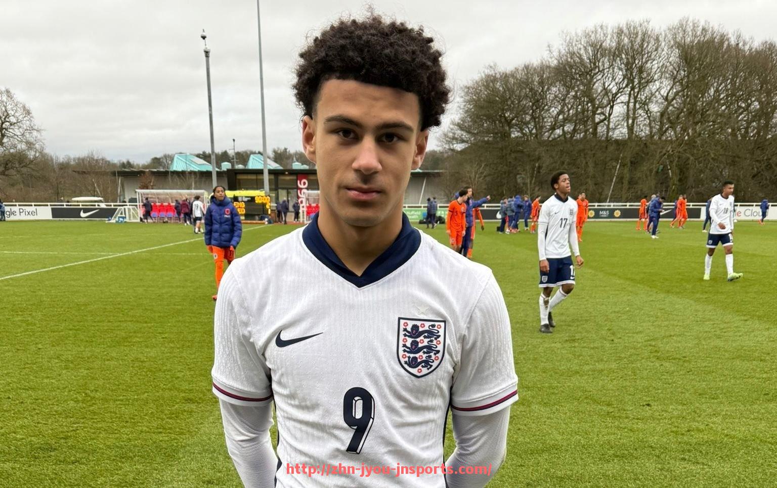 jiuyou九游娱乐-英超联赛球员球衣最高工资与商业价值比较